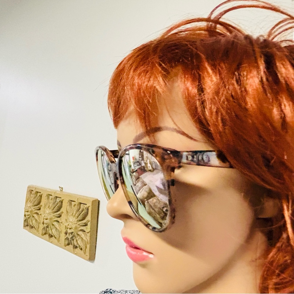 ❤️Make A Difference Cosmo Sunglasses w/ Case - Picture 8 of 9